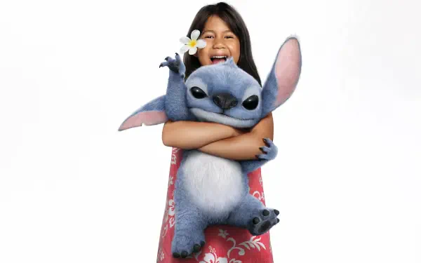 8K Ultra HD desktop wallpaper of Lilo hugging Stitch from the movie Lilo & Stitch (2025), showcasing the beloved characters in a bright, cheerful setting.