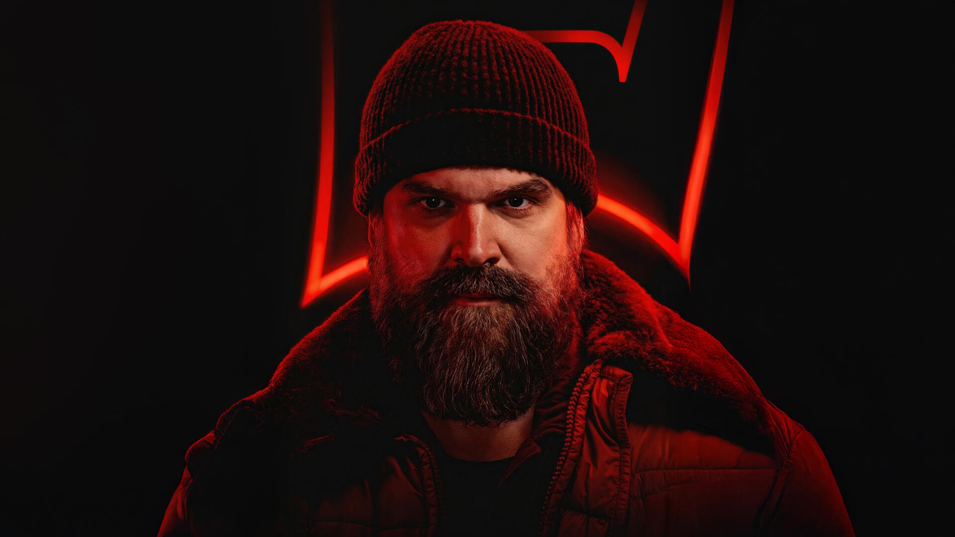 Stranger Things 4K Ultra HD PC desktop wallpaper: bearded man in knit cap and coat, lit by red neon '5' emblem against a dark background.