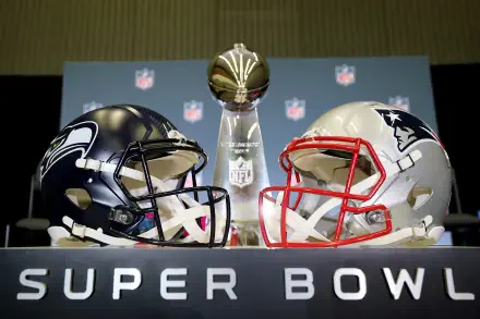 4K Ultra HD desktop wallpaper of an NFL Super Bowl scene: Seattle Seahawks and New England Patriots helmets face each other with the Vince Lombardi Trophy between them.