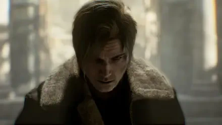 2K Quad HD PC wallpaper of Leon S. Kennedy from the video game Resident Evil Requiem, brooding in a fur-collared coat against a blurred, moody urban background.