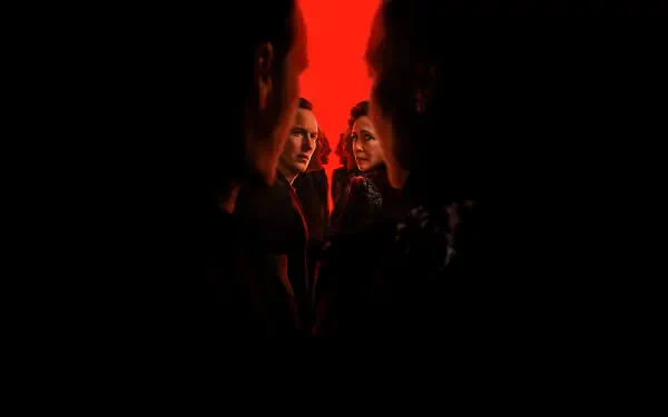 The Conjuring: Last Rites 8K Ultra HD PC desktop wallpaper — shadowed faces encircling a vertical blood-red light, ominous supernatural tension.