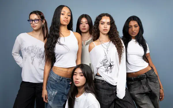 Katseye pop music girl band of six posing against a gray backdrop in white tops and dark pants — 4K Ultra HD PC desktop wallpaper/background.