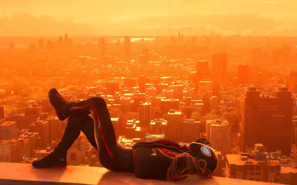 4K Ultra HD PC desktop wallpaper/background from the video game Spider-Man (PS4): Spider-Man lies on a rooftop at sunset, bathed in warm orange light as the city skyline stretches below.