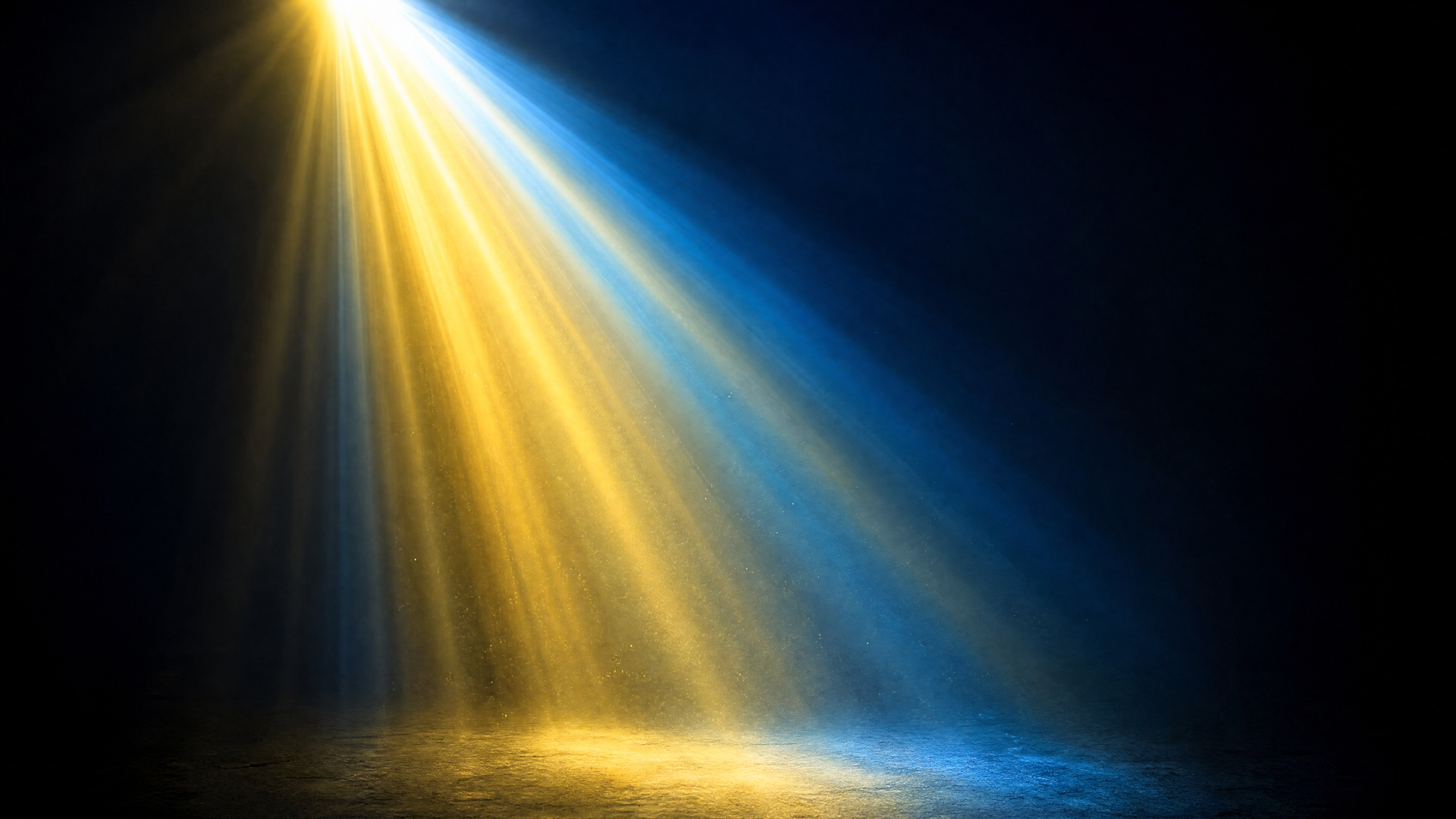 4K Ultra HD PC desktop wallpaper: a dramatic beam of golden and blue light slanting onto a misty surface against a deep, dark background.