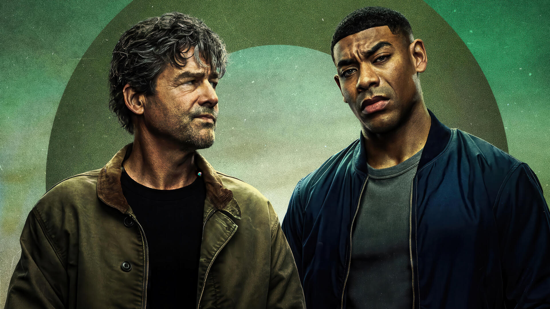 Lanterns (2026) 4K Ultra HD PC desktop wallpaper featuring two men standing against a muted green backdrop.
