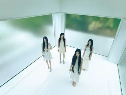 ILLIT women in white fashion outfits in a minimalist room, Break Even 4K Ultra HD PC desktop wallpaper background.