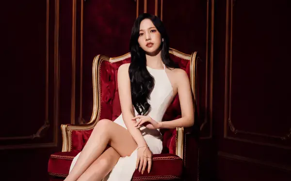 5K Ultra HD desktop wallpaper: portrait of a Japanese model and K-pop idol seated on a red velvet throne, wearing a white dress against an elegant dark studio backdrop.