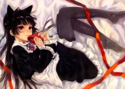 Ruri Gokō (Kuroneko) from Oreimo in a gothic-lolita dress, lying on a white bed clutching a red apple, HD anime PC desktop wallpaper.