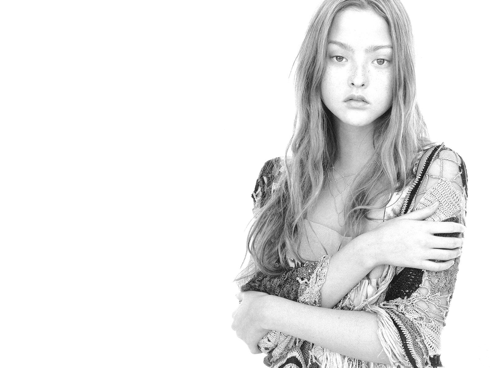 Download Woman Devon Aoki Wallpaper