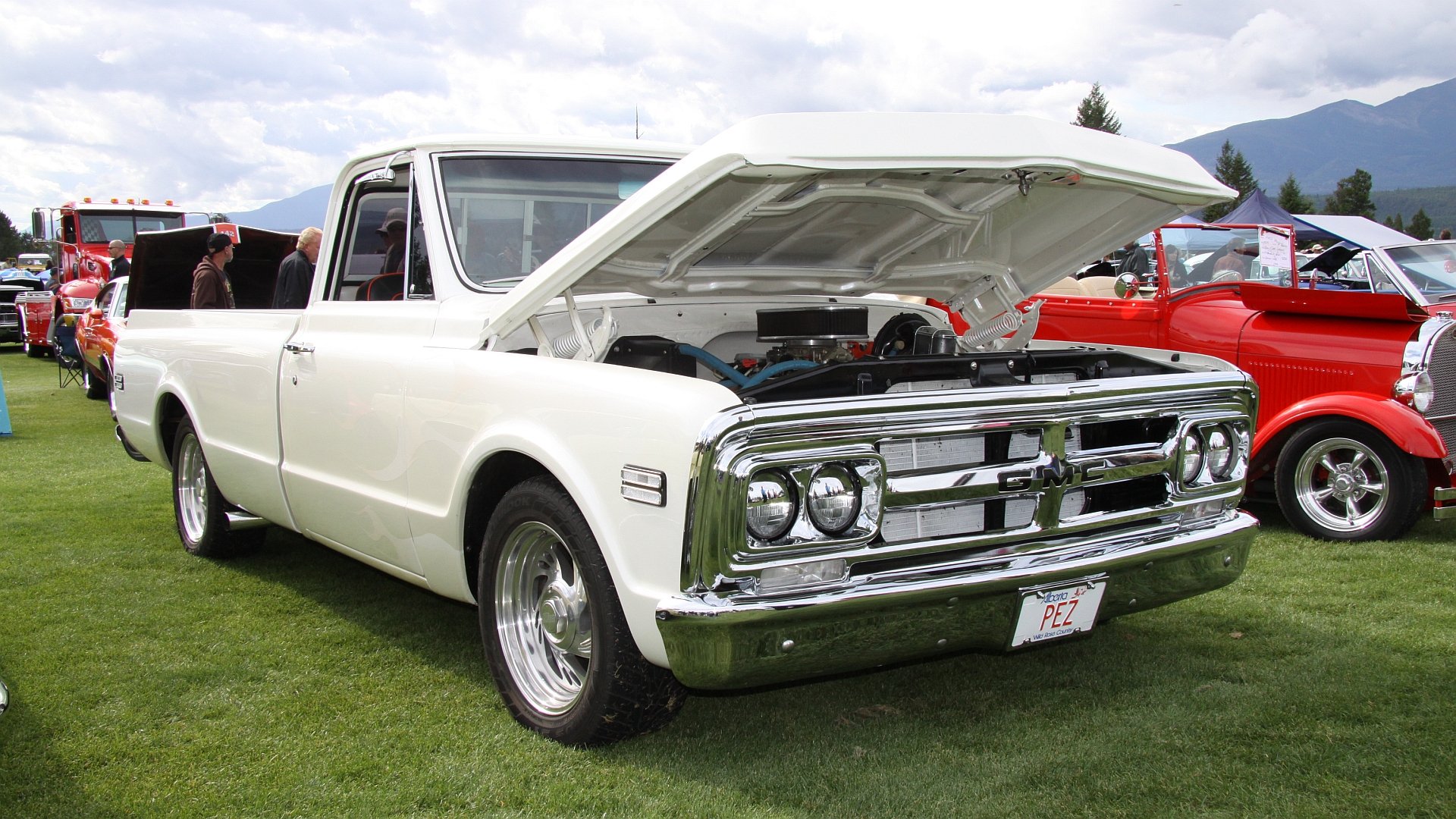 Download Vehicle GMC HD Wallpaper