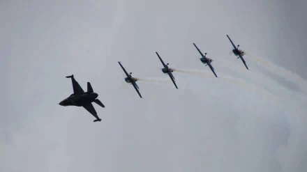  Belgian F16 with the 4 Extra of The Blades 2011