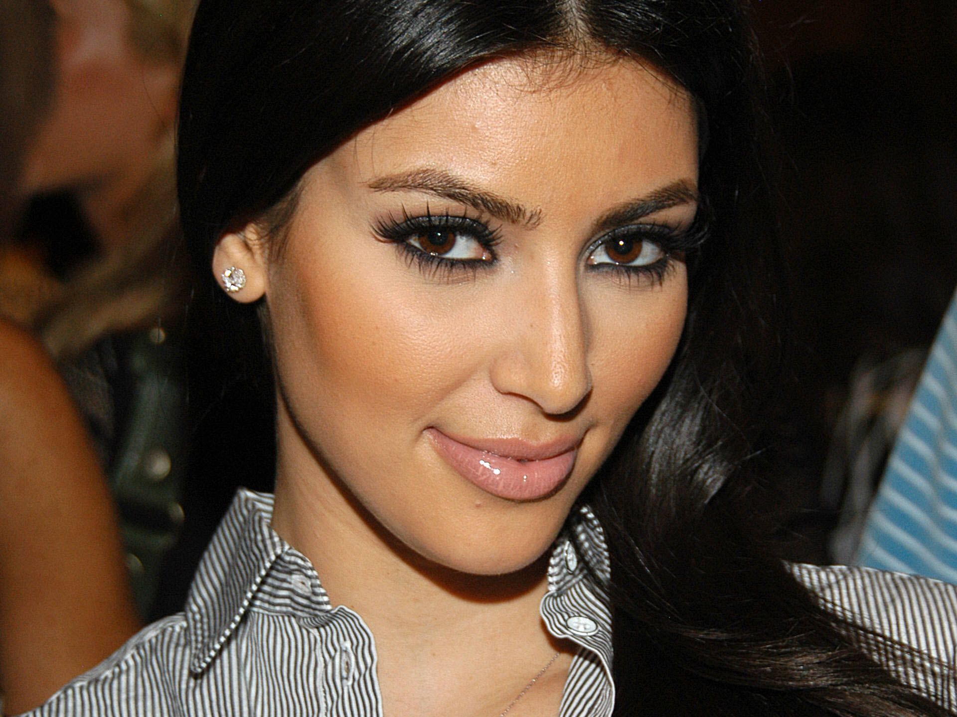 Celebrity Kim Kardashian HD Wallpaper
