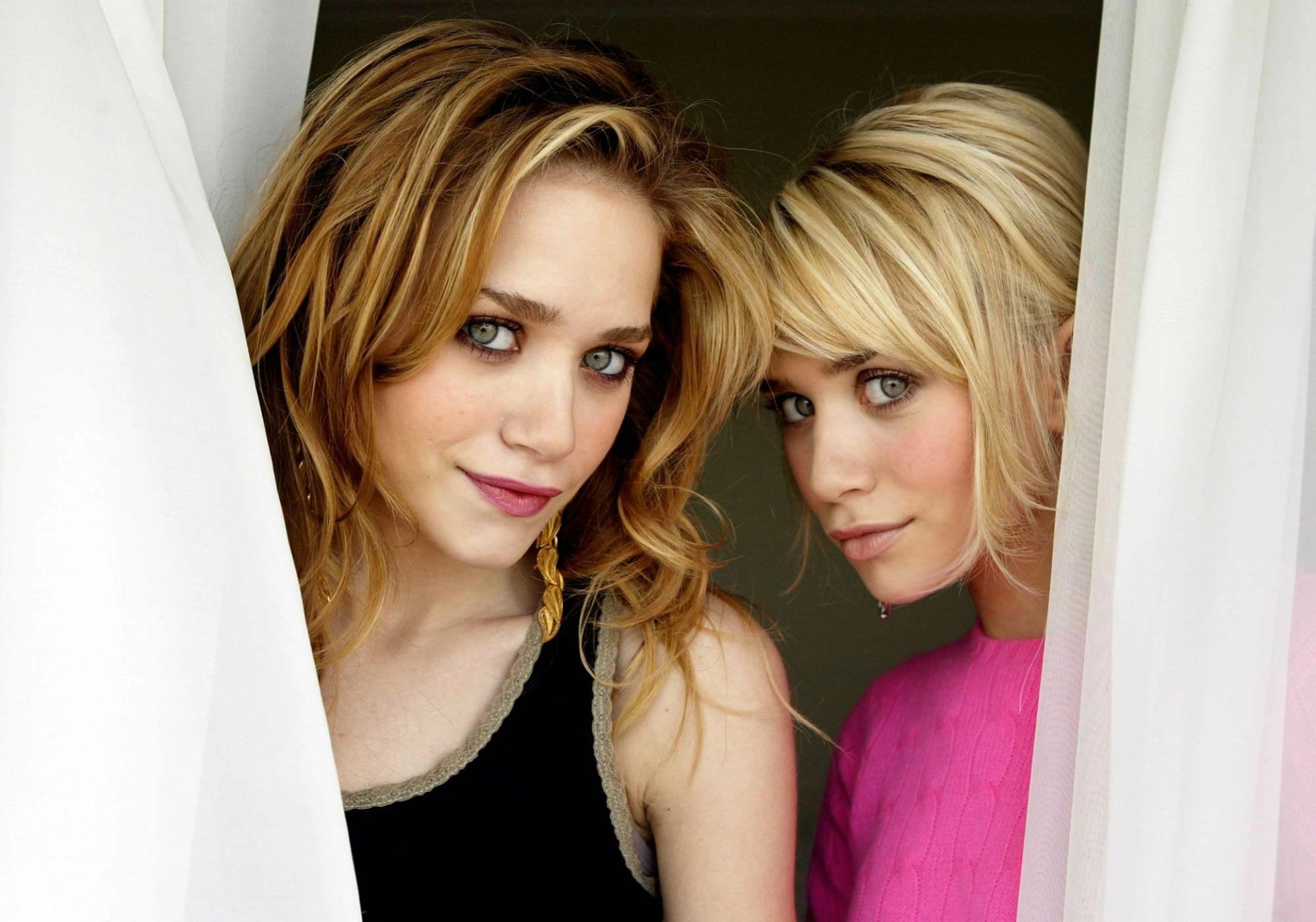 Celebrity Olsen Twins HD Wallpaper