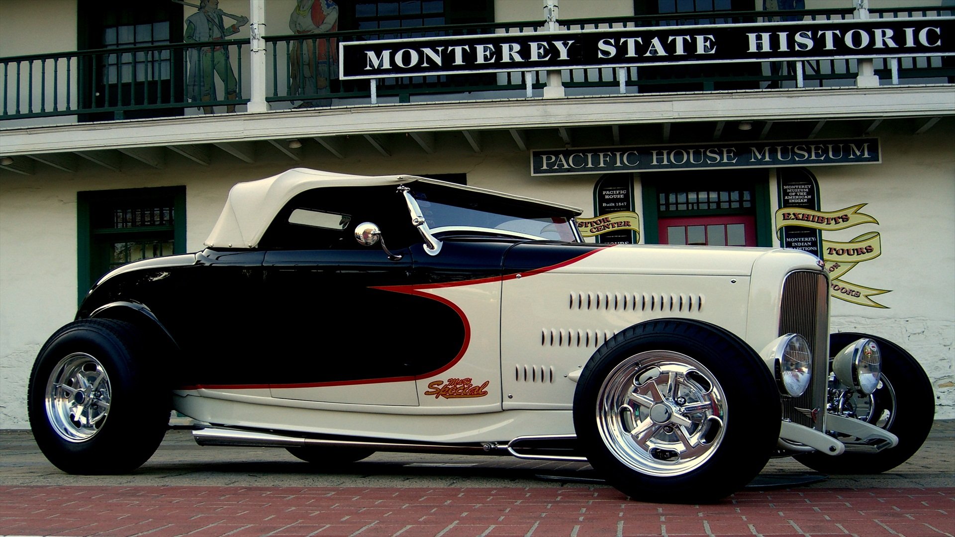 HD PC desktop wallpaper featuring a classic Ford convertible parked in front of the Monterey State Historic Pacific House Museum.