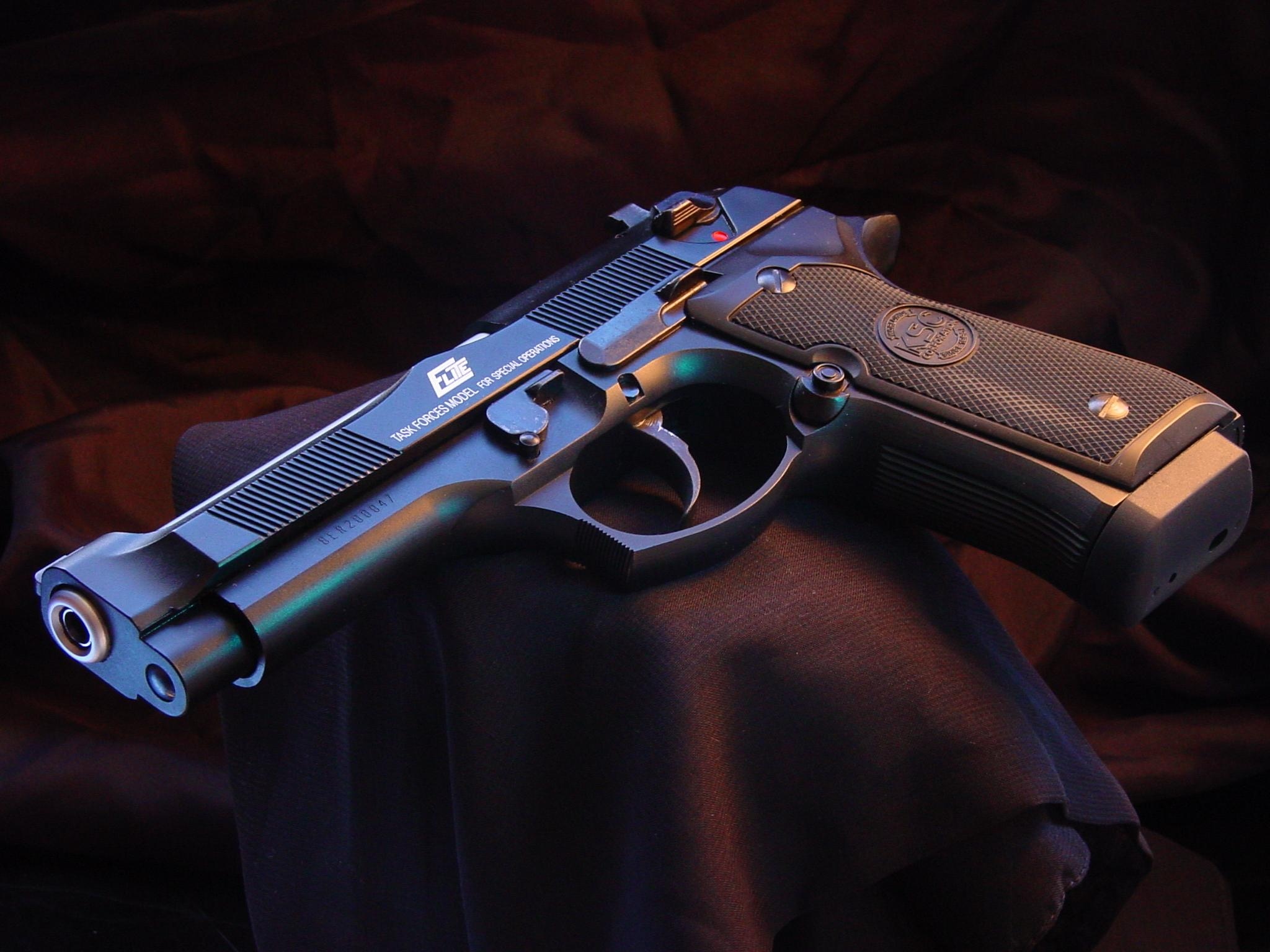 Weapons Beretta Elite Pistol HD Wallpaper | Background Image