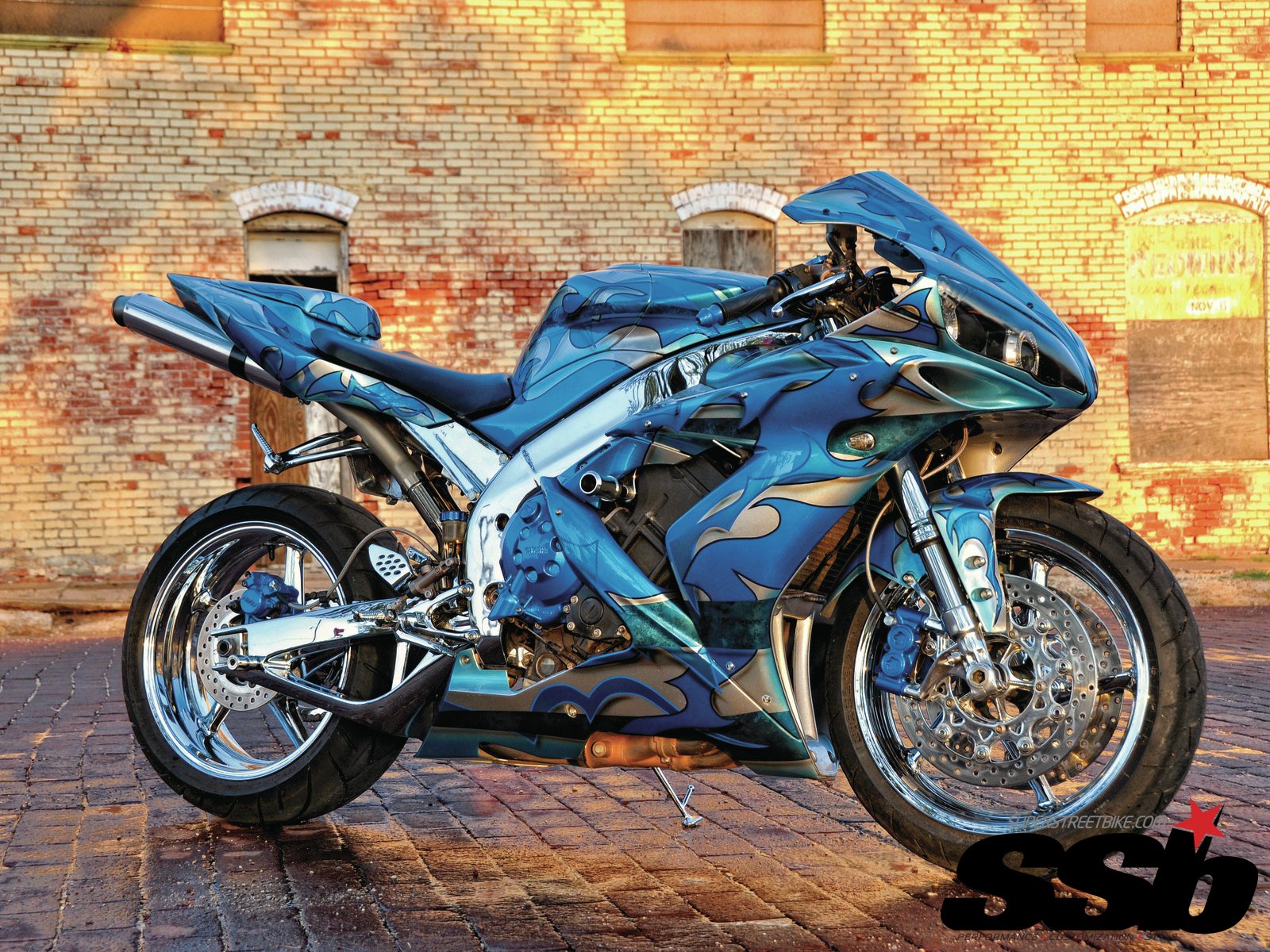 Ямаха голубой мотоцикл