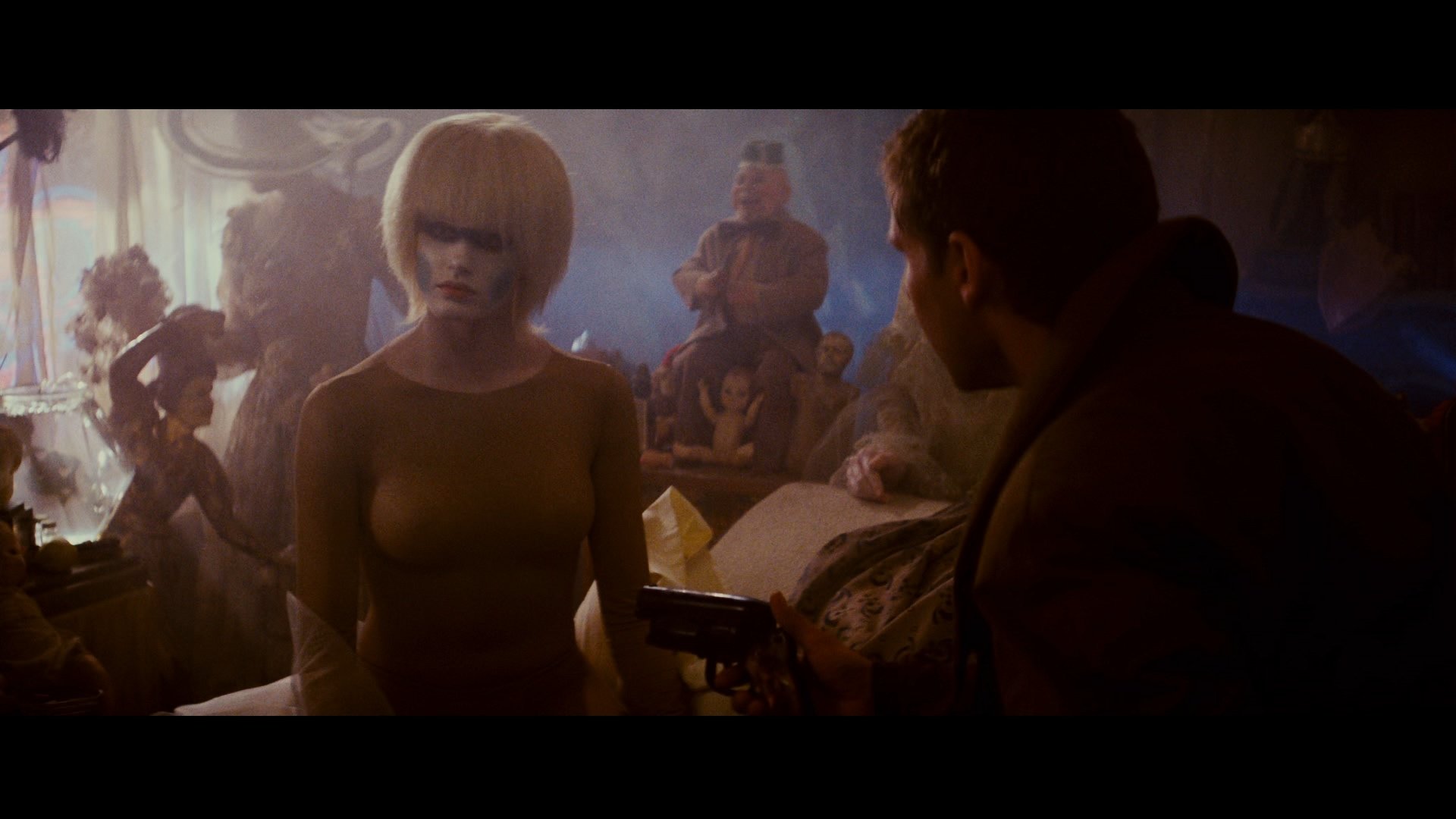 HD PC desktop wallpaper from the movie Blade Runner: a blonde woman in a neon nightclub is confronted by a man pointing a gun.