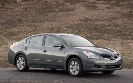 HD PC desktop wallpaper of a gray Nissan Altima sedan parked by a grassy hillside, the Nissan vehicle shown in profile as a clean background image.