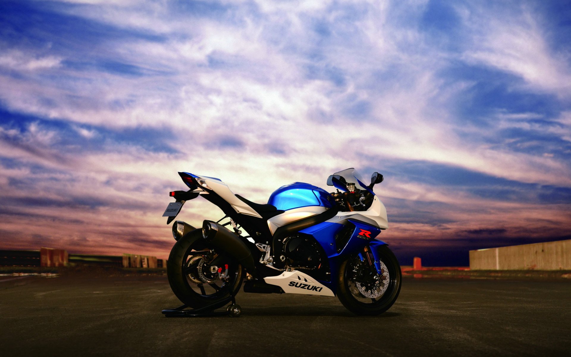Download Vehicle Suzuki HD Wallpaper