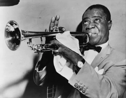 Black and white HD wallpaper of Louis Armstrong playing the trumpet, capturing the essence of classic jazz music for PC desktops.