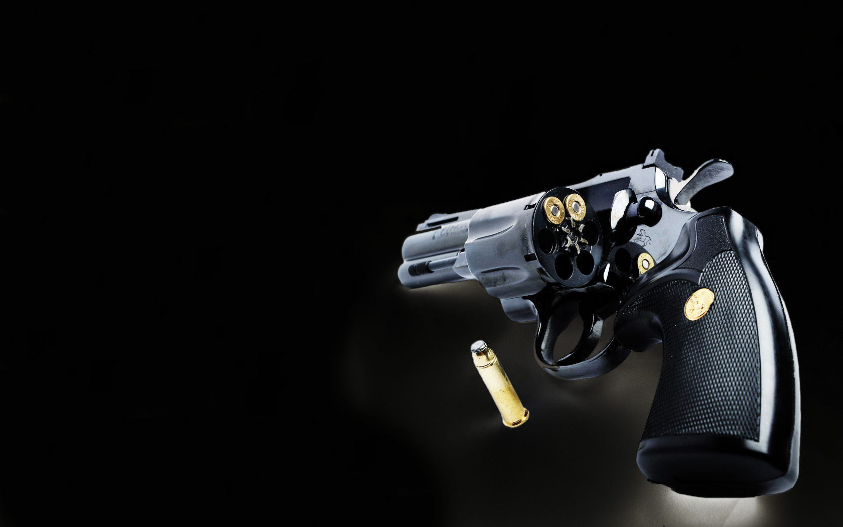 Man Made Revolver HD Wallpaper | Background Image
