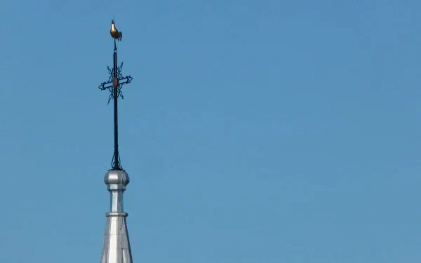 Religious church spire with ornate cross silhouetted against a clear blue sky — 4K Ultra HD PC desktop wallpaper and background.