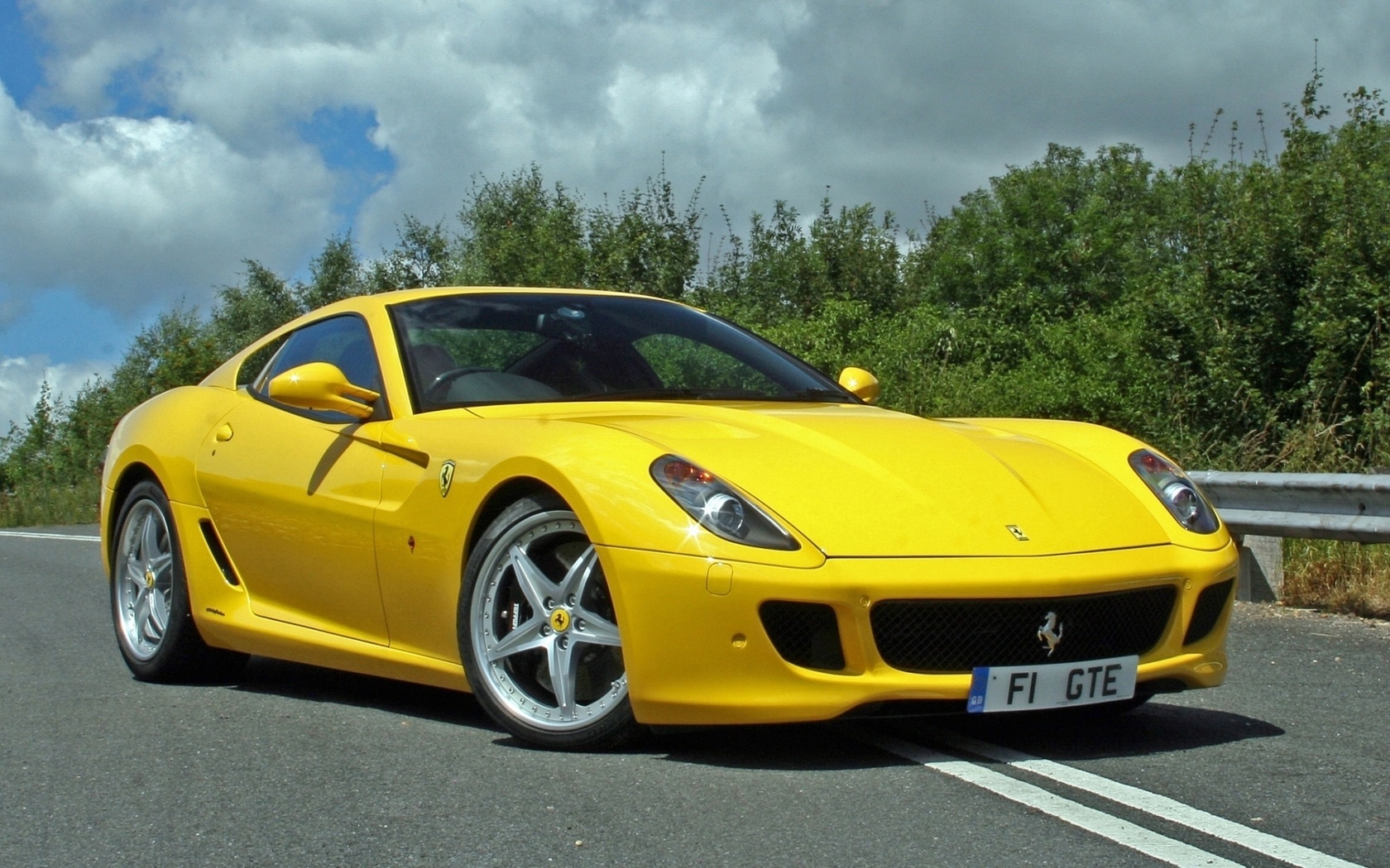 Ferrari California i зеленая