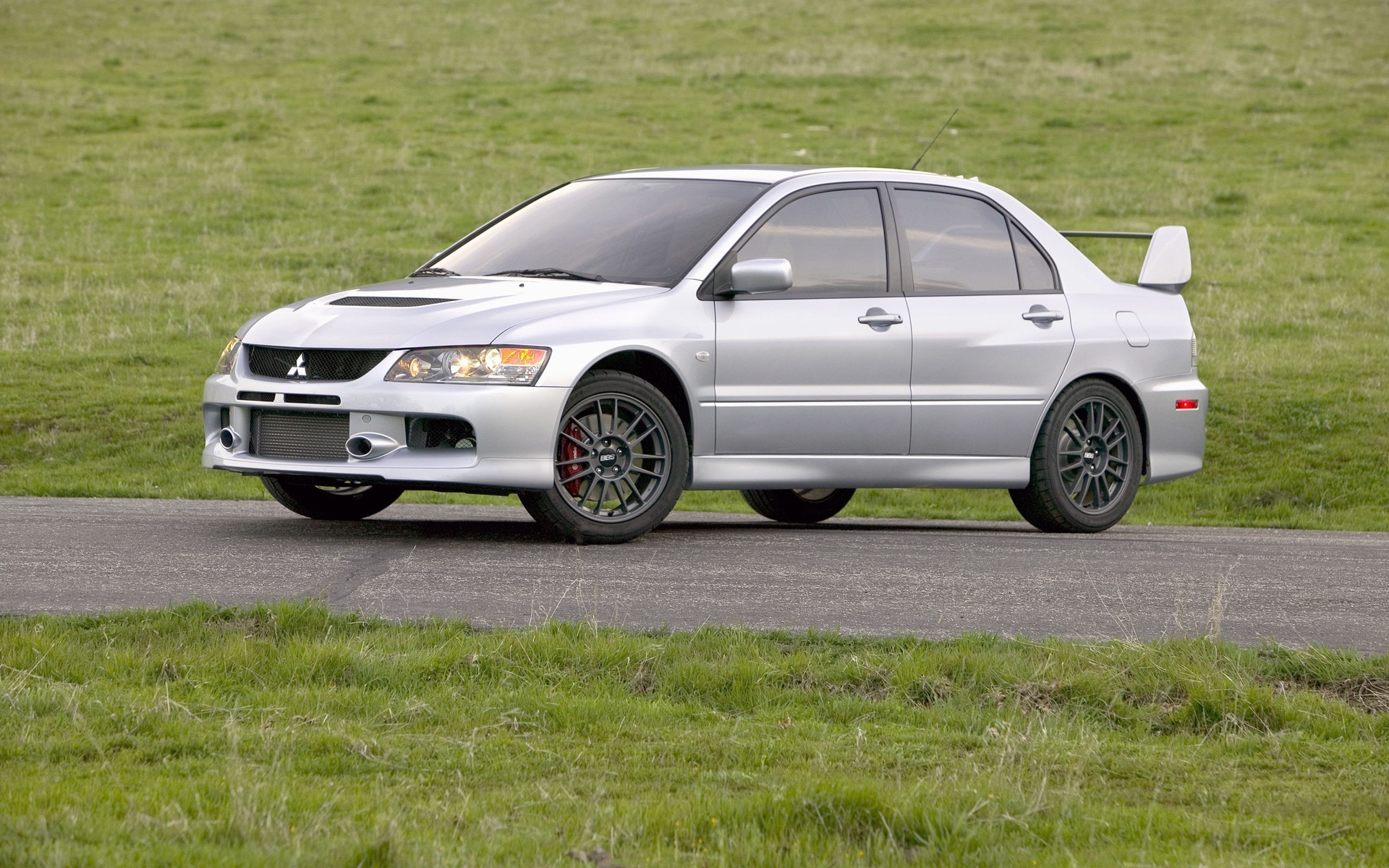 Download Vehicle Mitsubishi HD Wallpaper