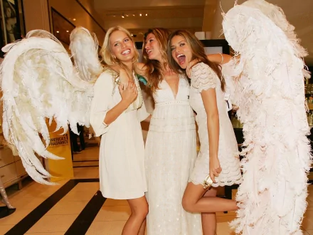HD PC desktop wallpaper featuring models Adriana Lima, Gisele Bundchen, and Karolína Kurková smiling and dressed in white with angel wings.