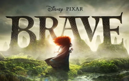 2K Quad HD PC wallpaper: Merida from the Disney·Pixar movie Brave stands on a mossy hill, bow slung, fiery hair blowing beneath the large BRAVE title across a misty landscape.