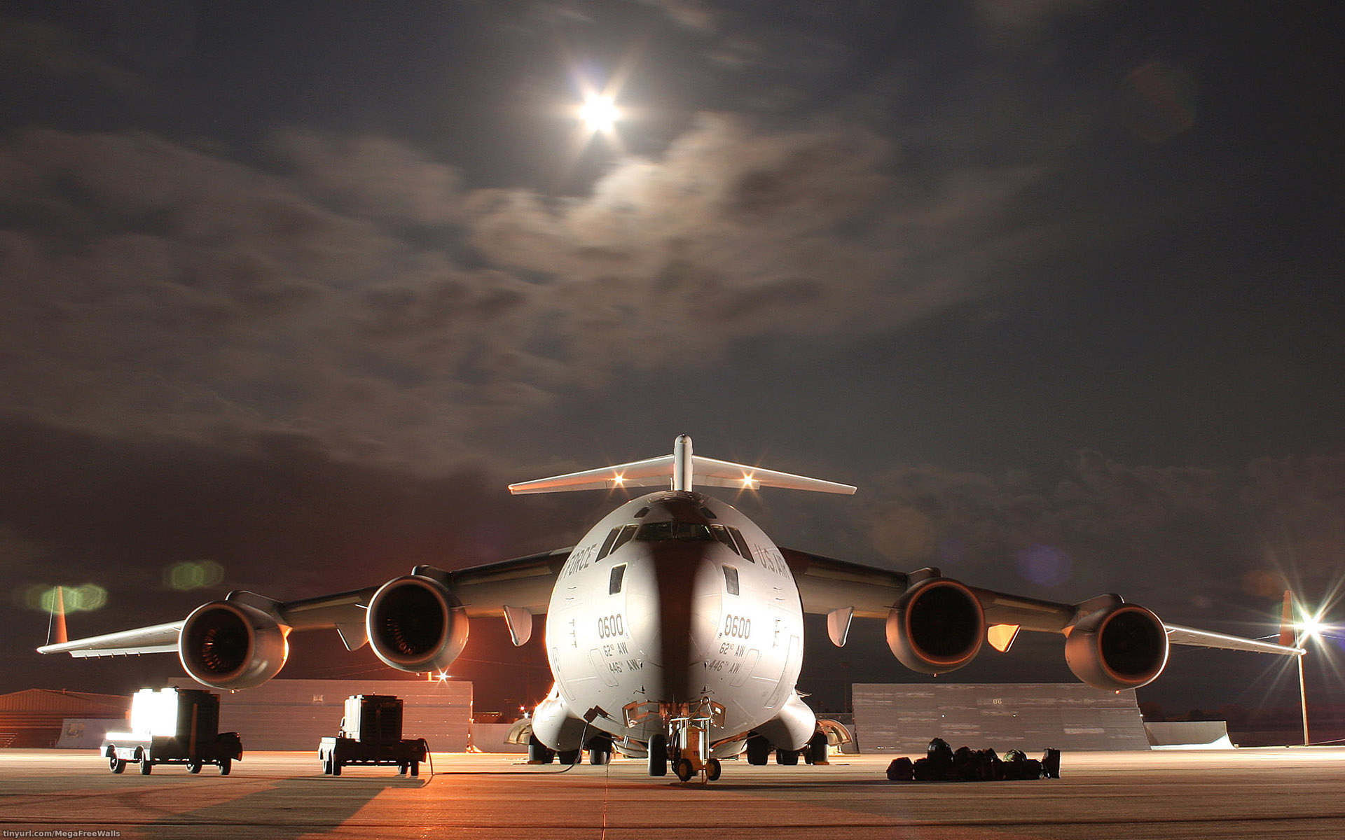 Military Boeing C-17 Globemaster III HD Wallpaper | Background Image