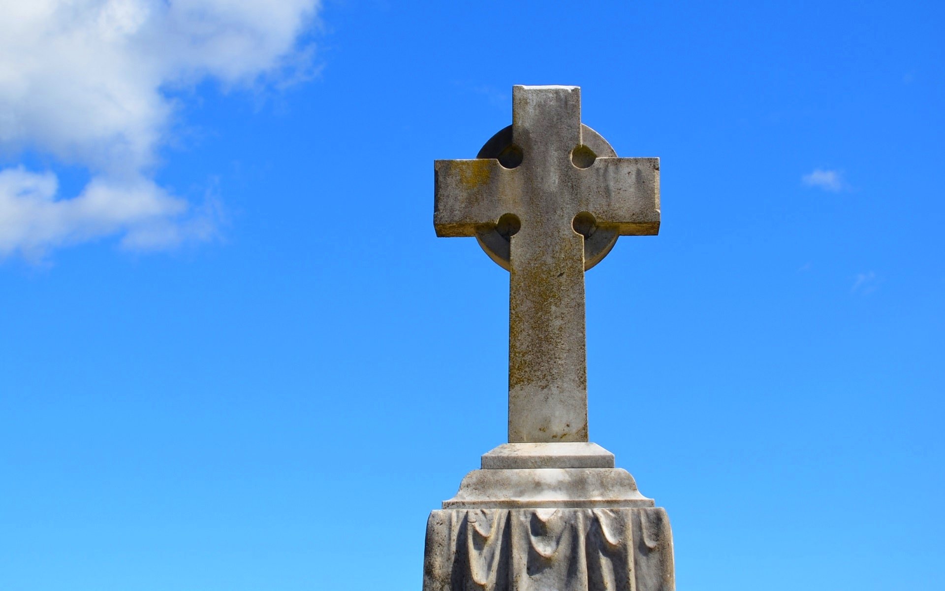 A Beautiful Cross In Lithgow Cemetery Full HD Wallpaper and Background