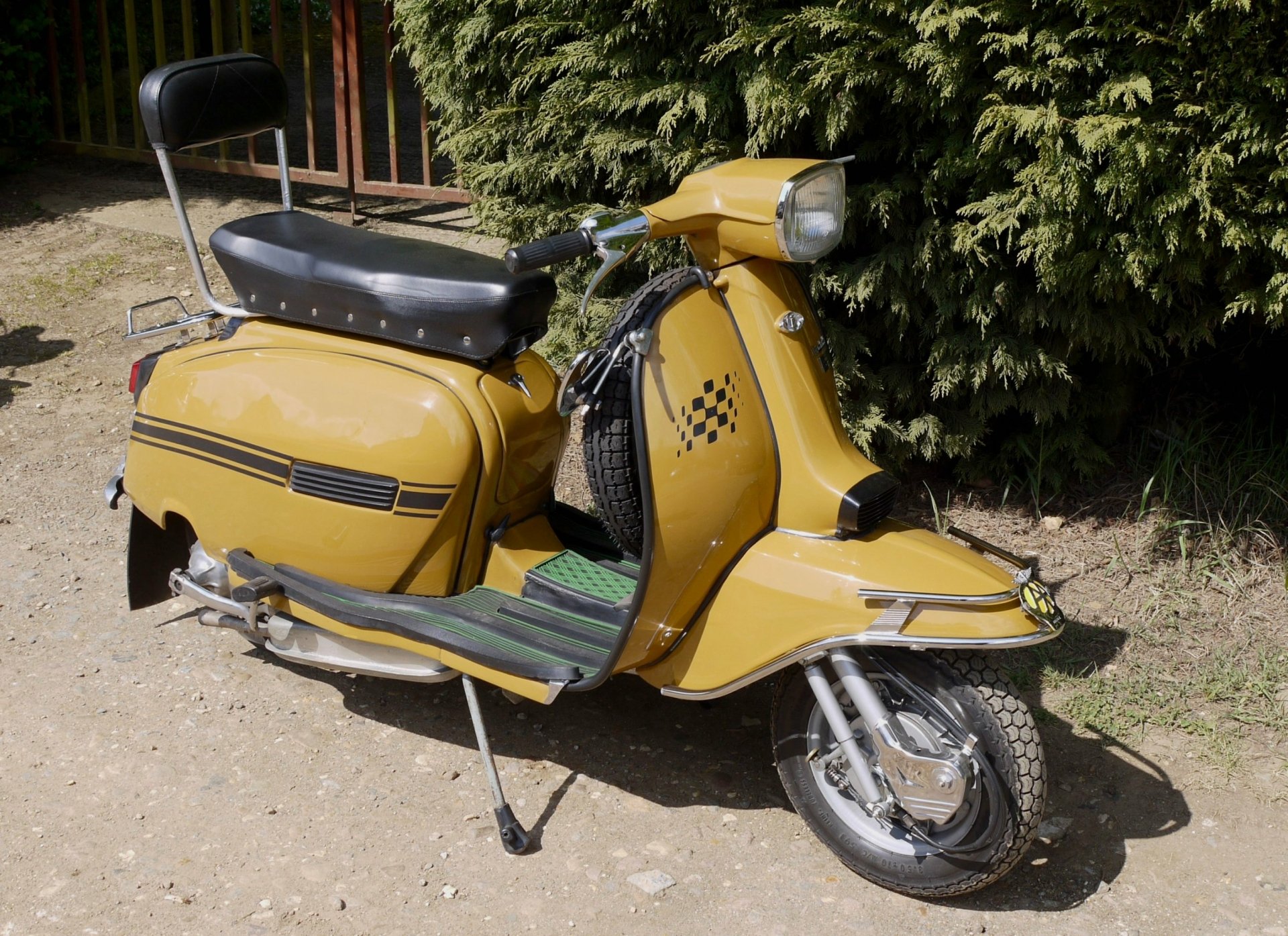 Download Scooter Vehicle Lambretta Scooter HD Wallpaper