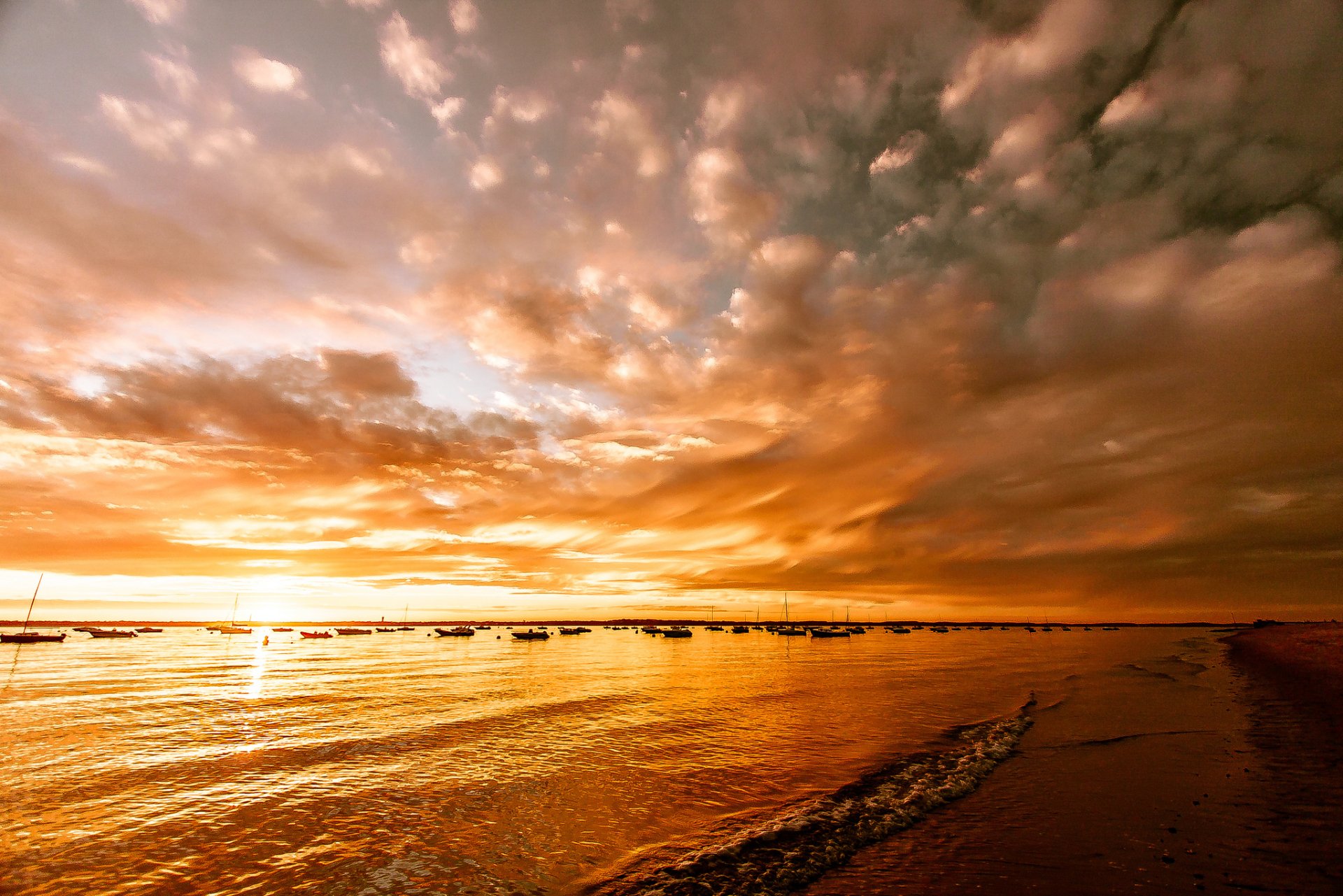 Serene Beach Sunset: An HD Nature Wallpaper | 2048x1366 | Wallpaper Abyss