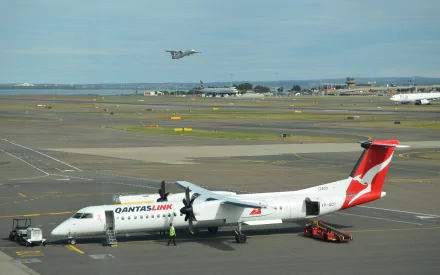 VH-QOY DCH-8-402Q Dash 8 Bombardier At Sydney Airport