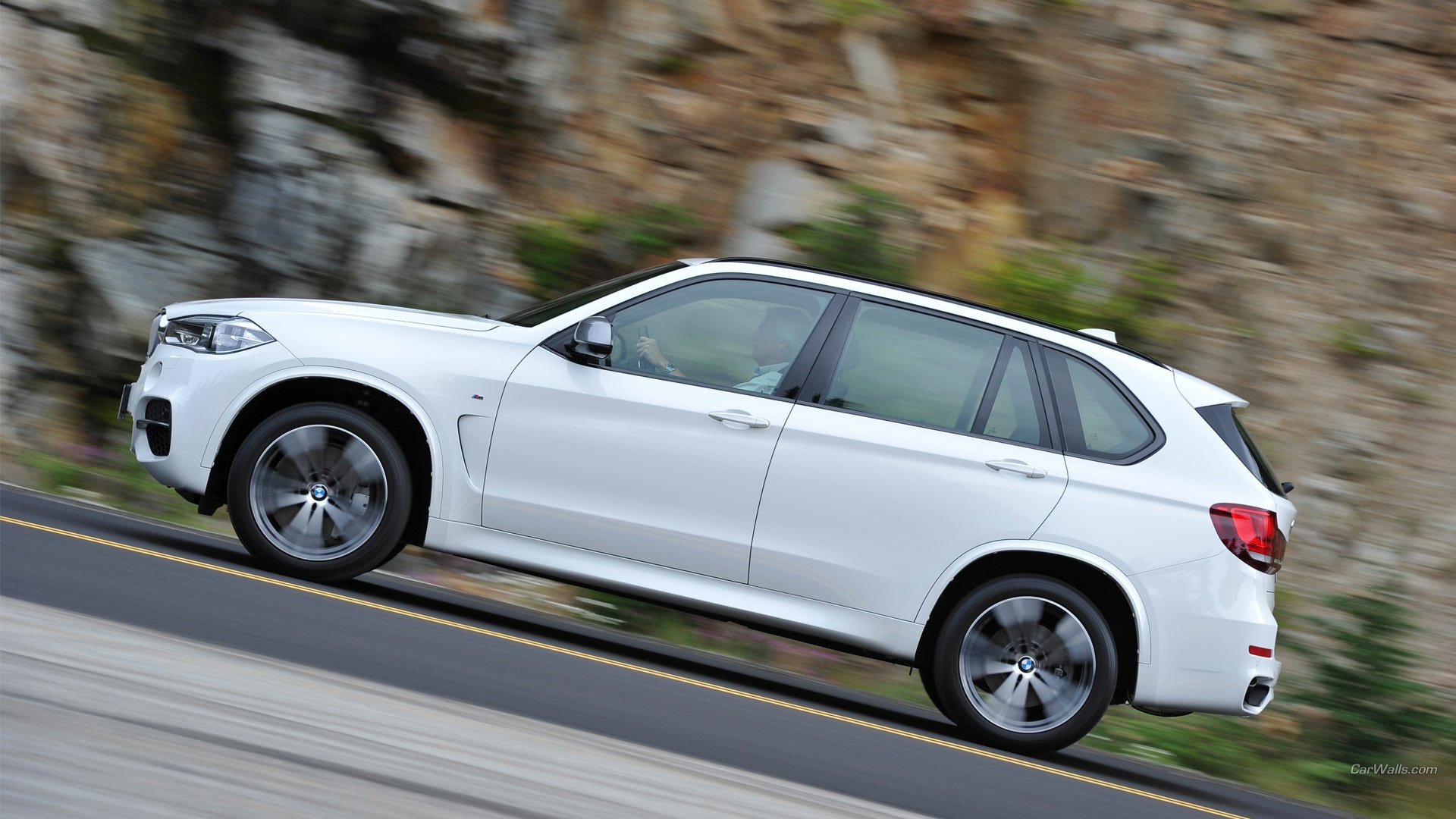 Download Vehicle 2014 BMW X5 M50d HD Wallpaper