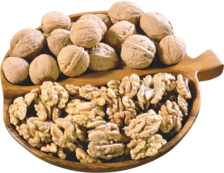 2K Quad HD PC desktop wallpaper showing whole and shelled walnuts arranged in a wooden dish on a white background.