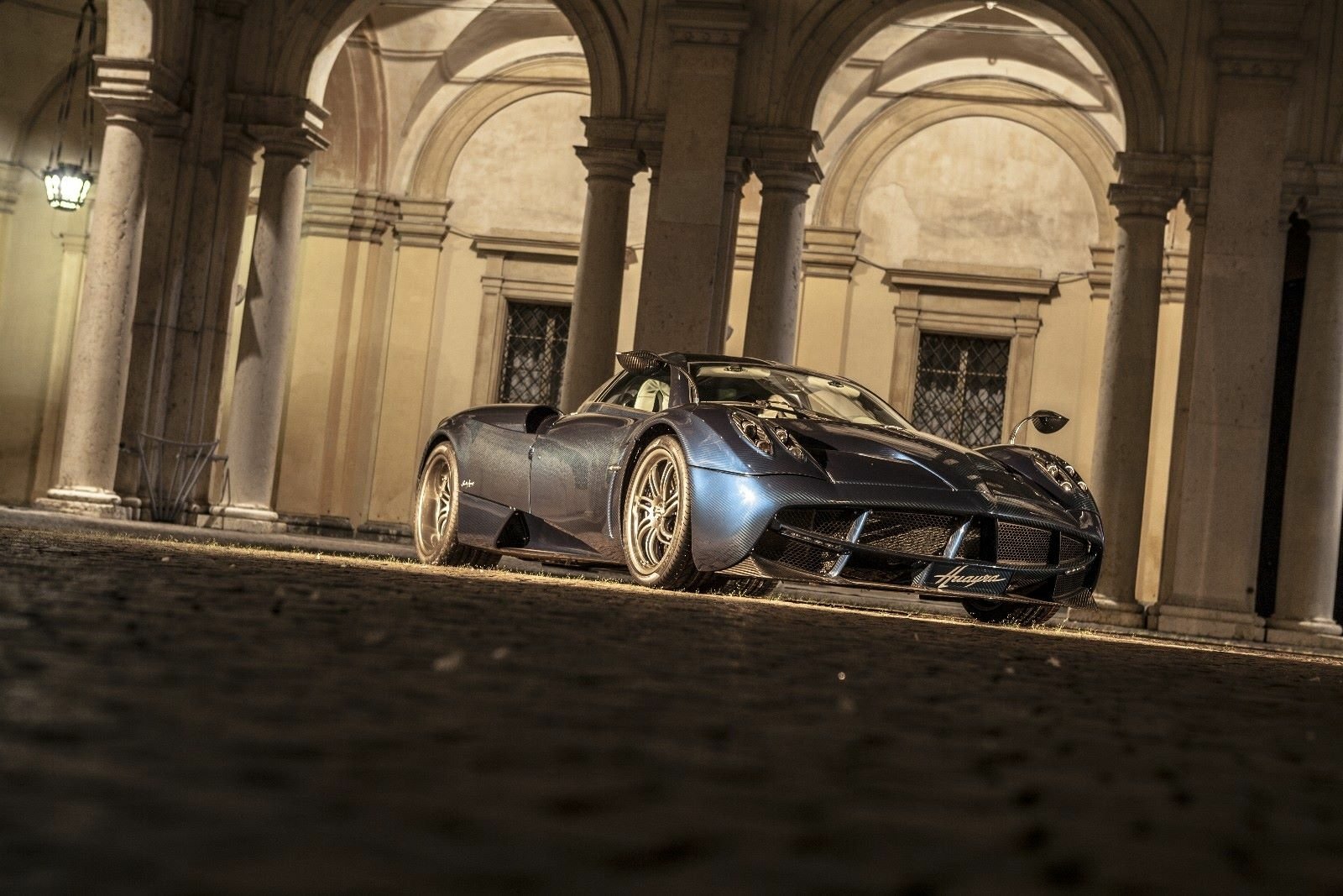 Download Vehicle Pagani Huayra Wallpaper