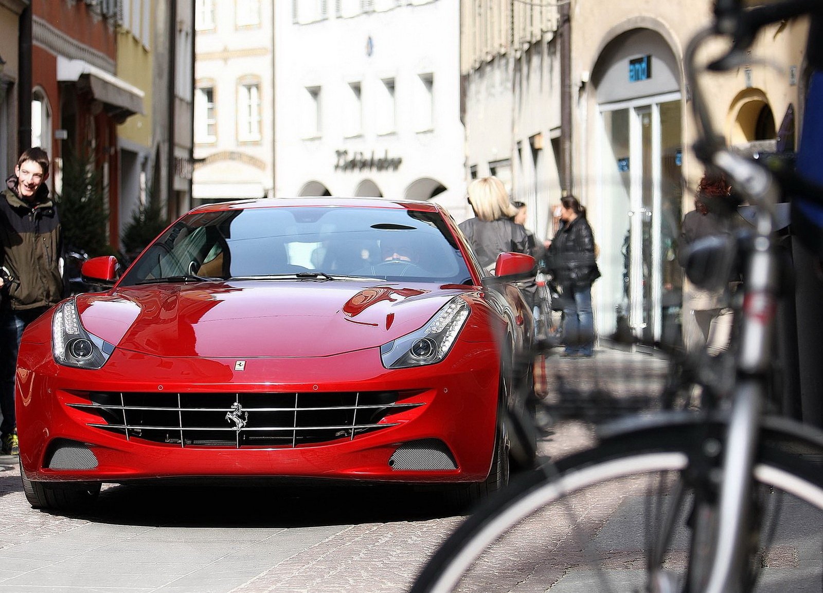 Download Vehicle Ferrari FF Wallpaper