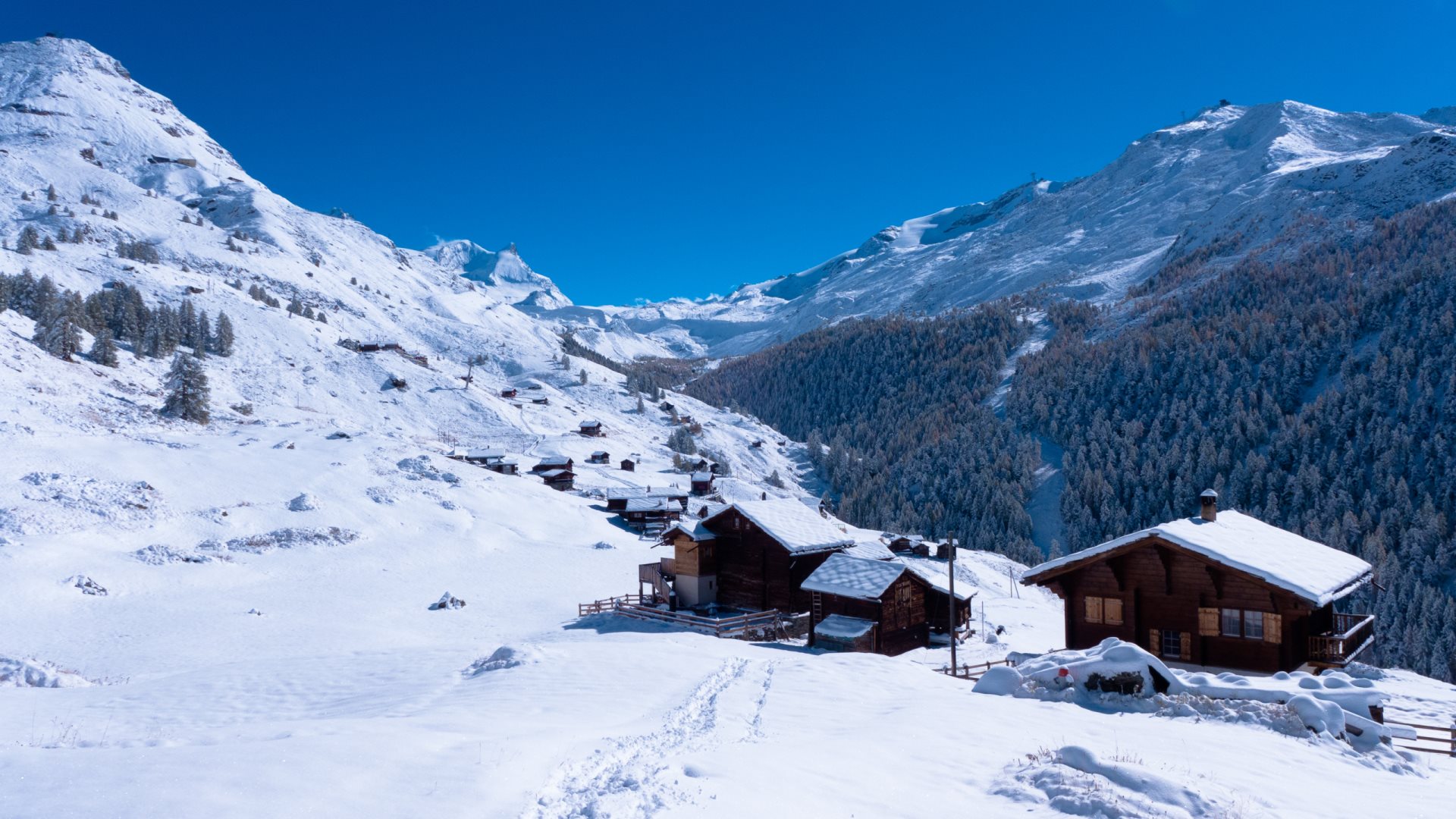 Деревня в Альпах зимой
