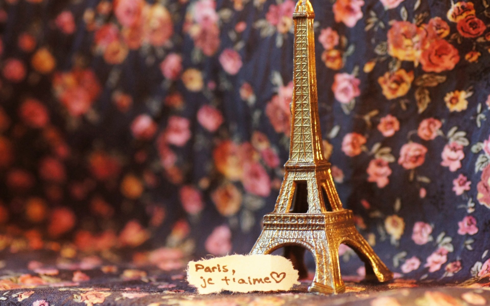 Download Man Made Eiffel Tower HD Wallpaper