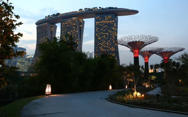 4K Ultra HD wallpaper capturing Singapore's iconic Marina Bay Sands and illuminated Supertree Grove at dusk, highlighting man-made architectural marvels.