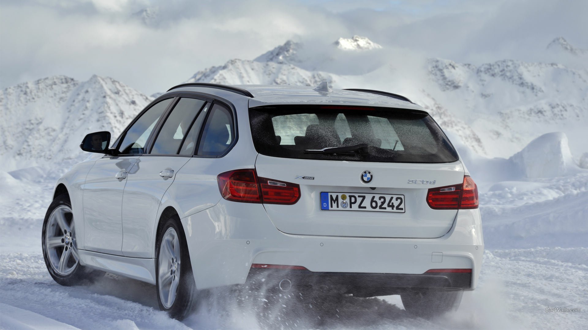 Download Vehicle 2013 BMW 320d HD Wallpaper