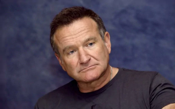 HD desktop wallpaper featuring a portrait of Robin Williams against a blue background.