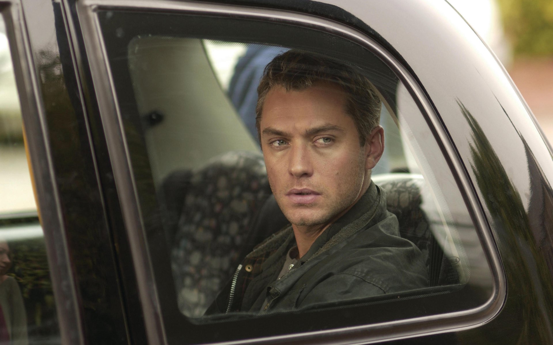 Download Actor English Jude Law Movie Breaking And Entering HD Wallpaper