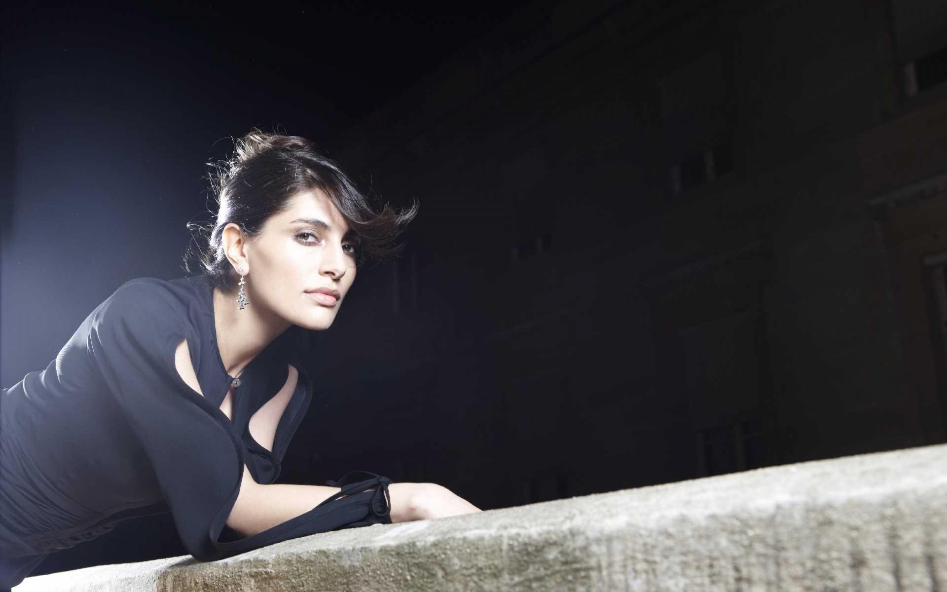 Download Actress Italian Celebrity Caterina Murino HD Wallpaper