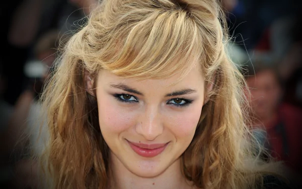 actress French woman louise bourgoin HD Desktop Wallpaper | Background Image