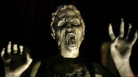 HD PC desktop wallpaper: close-up of a screaming Weeping Angel statue with outstretched hands against a dark backdrop — from the Doctor Who (2005) TV series.