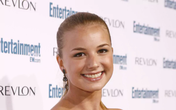 Canadian actress Celebrity Emily Vancamp HD Desktop Wallpaper | Background Image