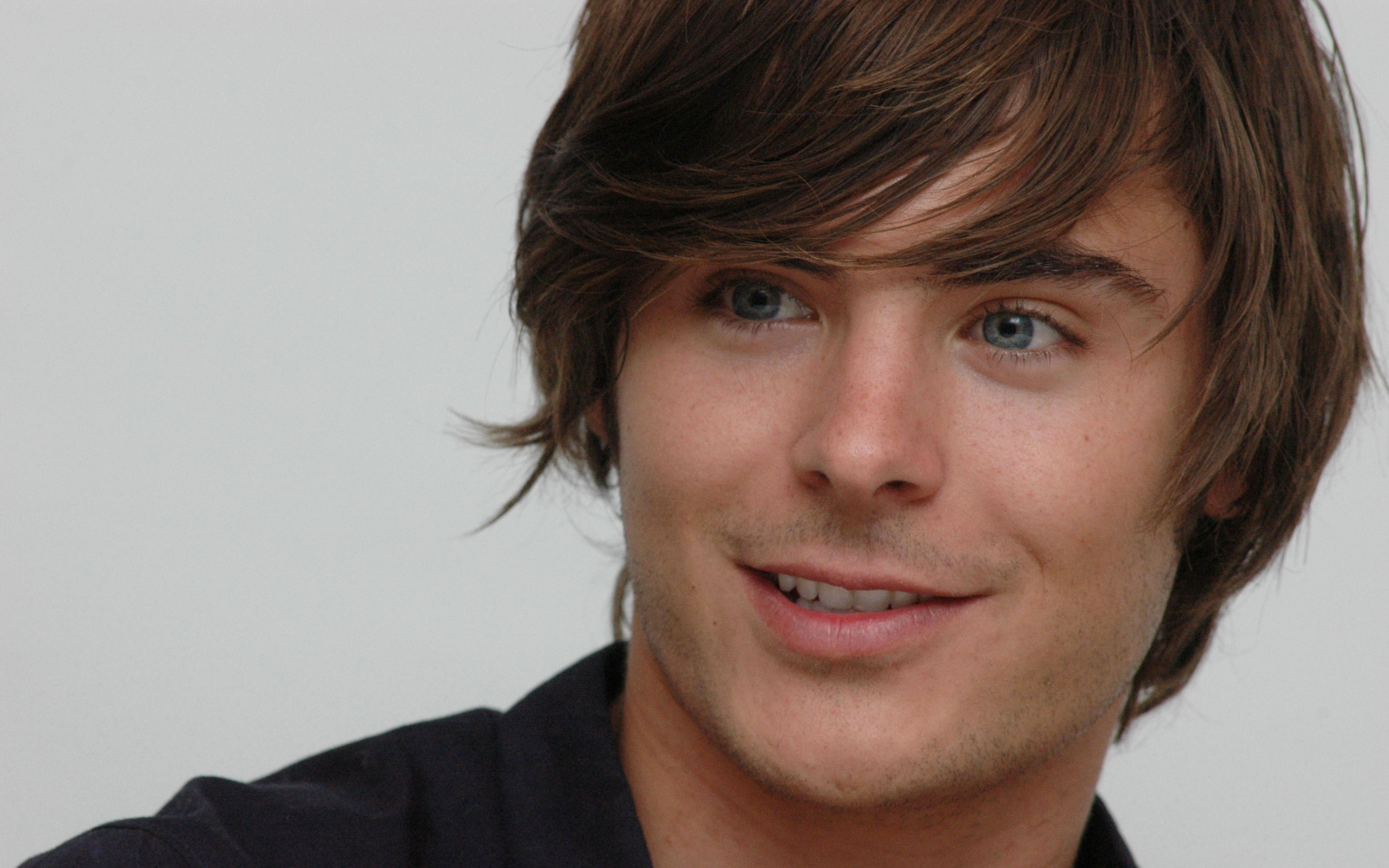 Download American Actor Celebrity Zac Efron HD Wallpaper